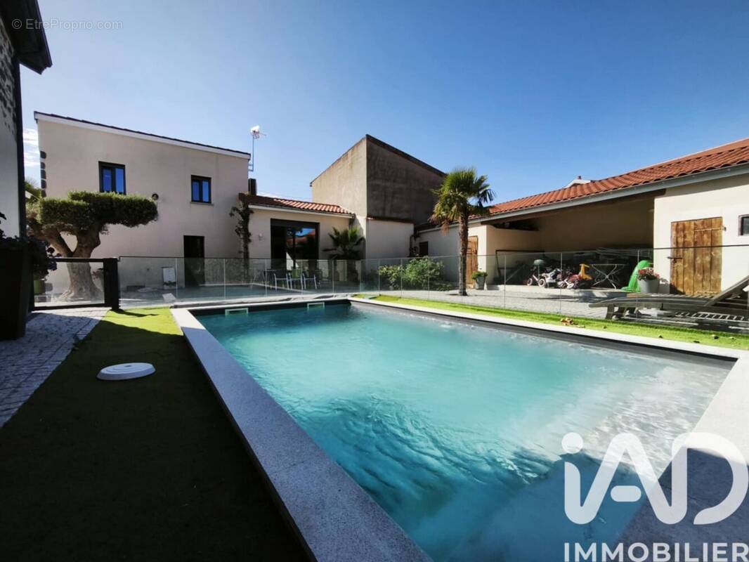 Photo 1 - Maison à SAINT-BEAUZIRE
