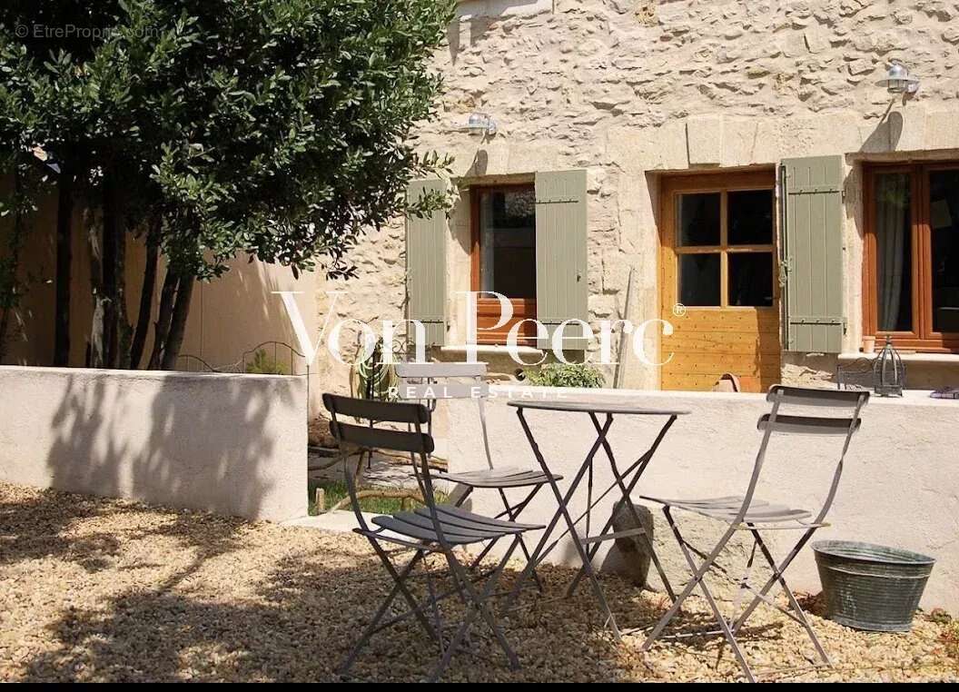 Appartement à SAINT-LAURENT-DES-ARBRES