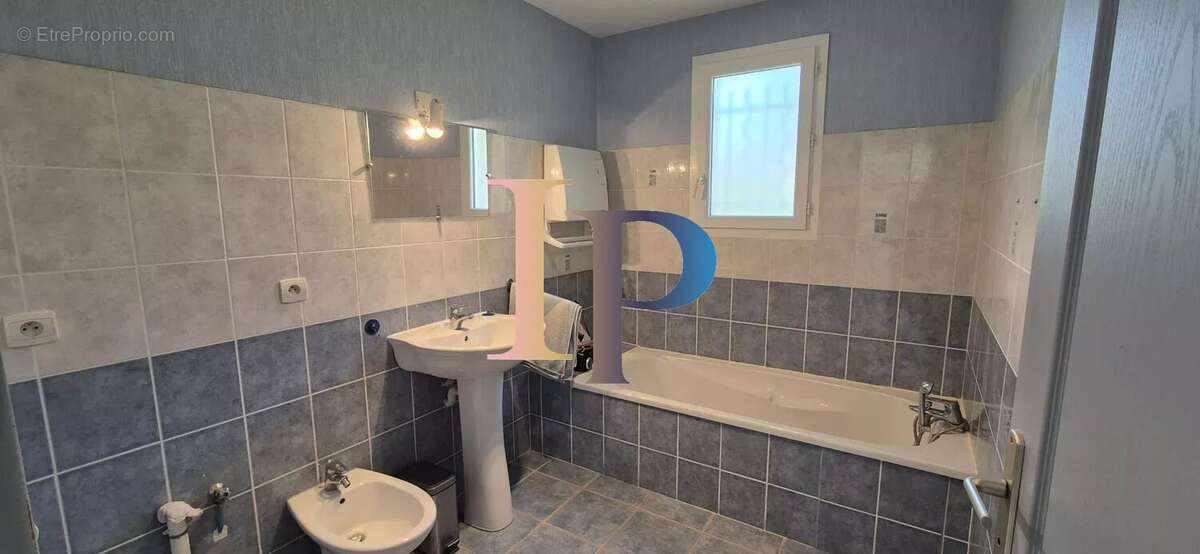 Maison à LA CLAYETTE