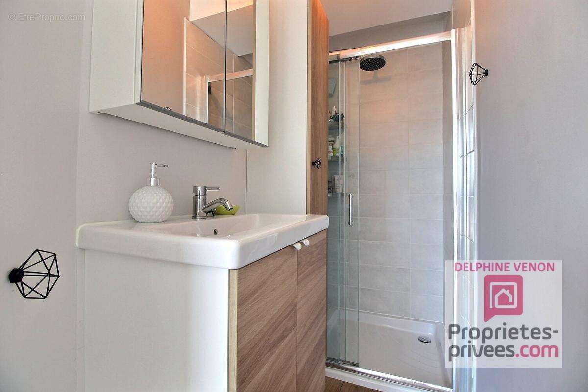 Exclusivité - Maison récente de 155 m² avec climatisation réversible sur un terrain de 1265 m² à Saint Martin d'Abbat - photo 8