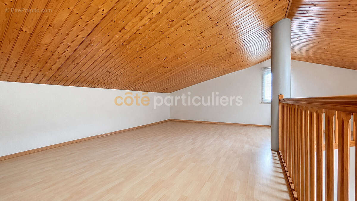 Sous compromis -- la roche-sur-yon -- quartier belle place -- maison 5 pieces -- 159 m2 -- jardin -- veranda - photo 10
