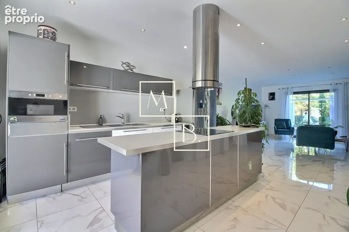 POUSSAN, Magnifique maison T4 de 106m2 avec piscine, jardins et garage ! - photo 8