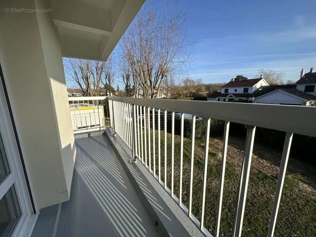 Appartement à LE MESNIL-SAINT-DENIS