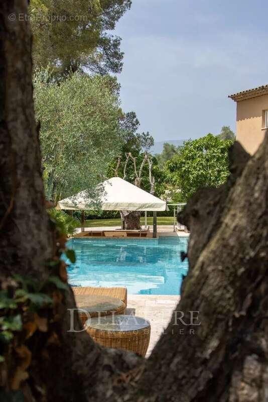 Maison à ROQUEFORT-LES-PINS