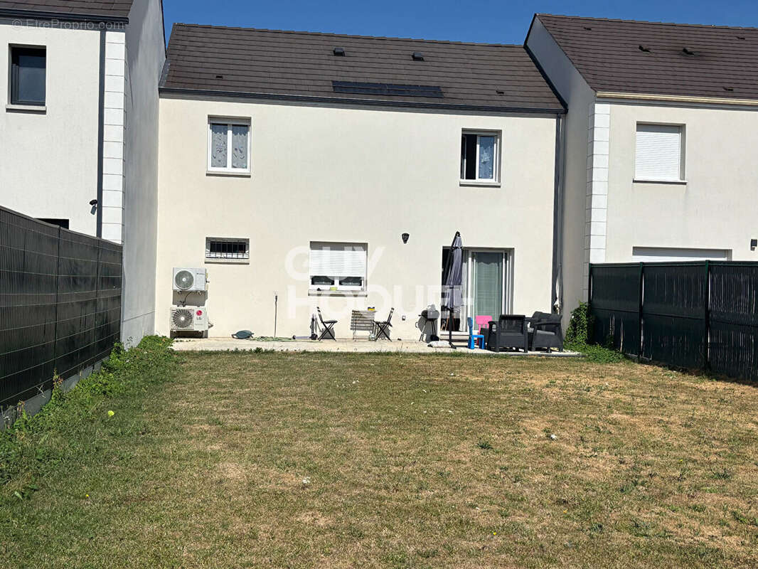 NEUFMOUTIERS EN BRIE. L'élégance du récent, le confort clé en mains. - photo 10