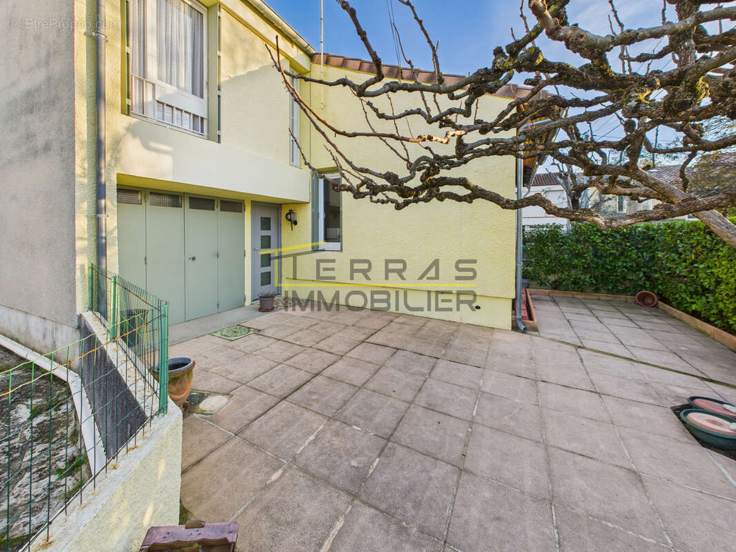 Maison à VALREAS