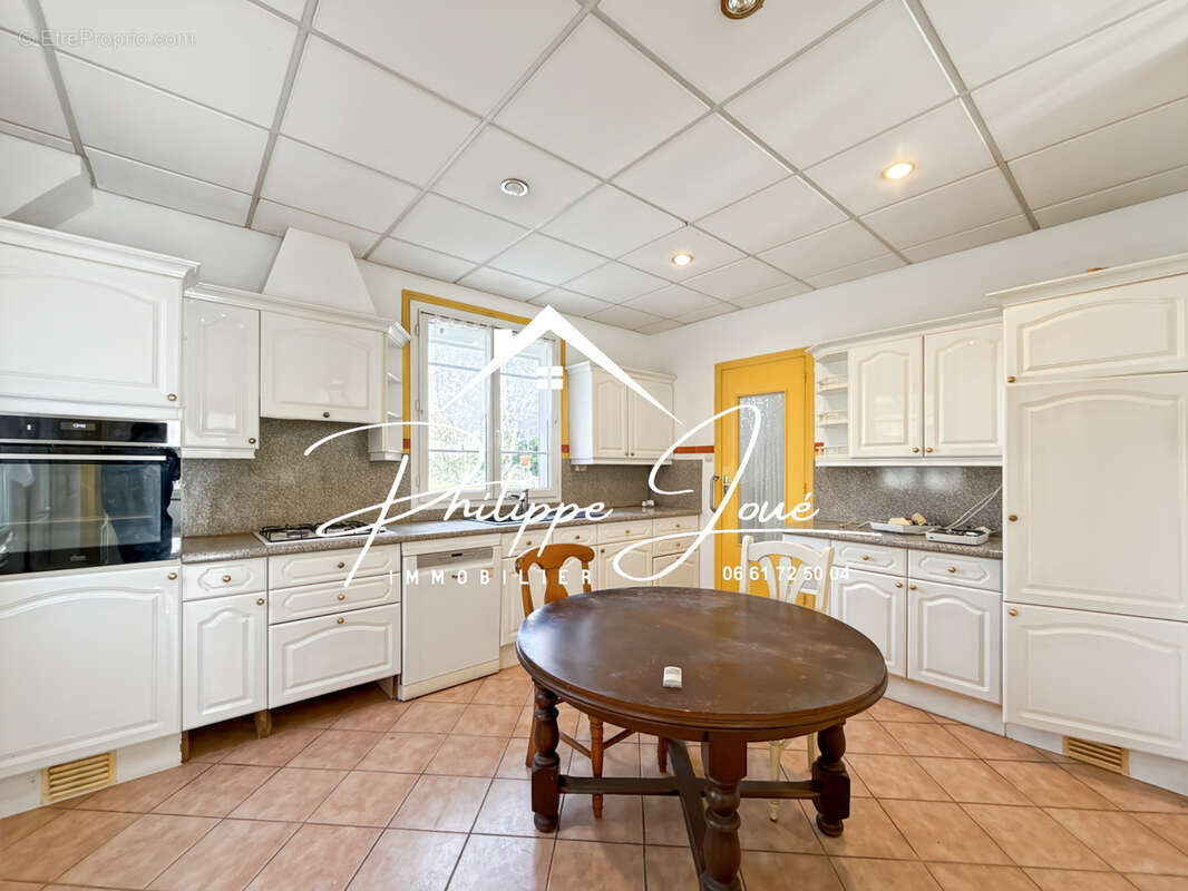 Maison à VILLENEUVE-L'ARCHEVEQUE