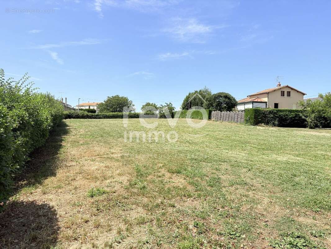 terrain à bâtir de 1600m² à découper en 3 lots - photo 4