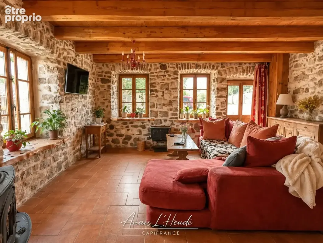 Propriété de caractère en pierre, installations equestres - dépendances et vue montagnes - photo 3