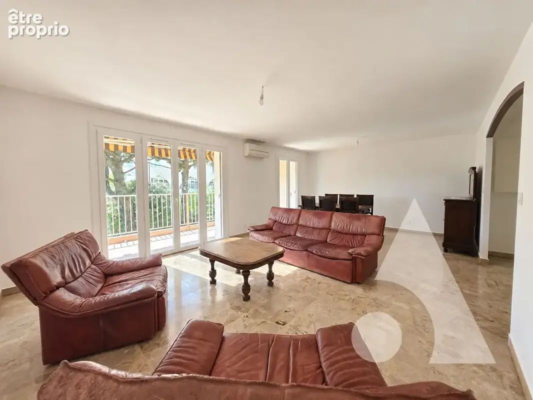 Spacieux T3 de 77 m²env.  avec Terrasse, Parking & Cave - FREJUS PLAGE - photo 4