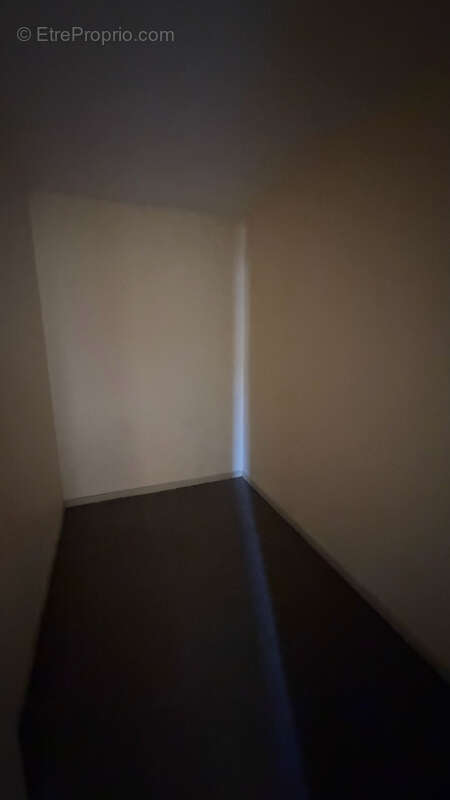Maison, à rénover. 102 m2 habitables. Quatre chambres - photo 11