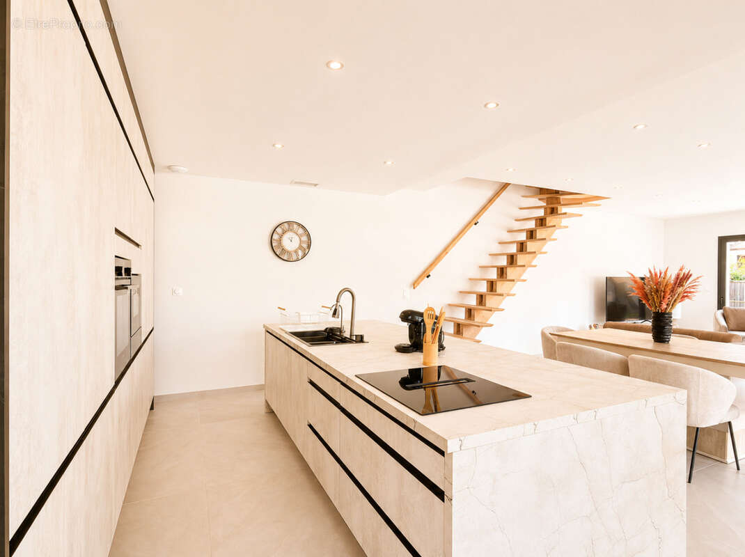 Maison 4 ch, piscine, double garage au coeur de bergerac ! - photo 3