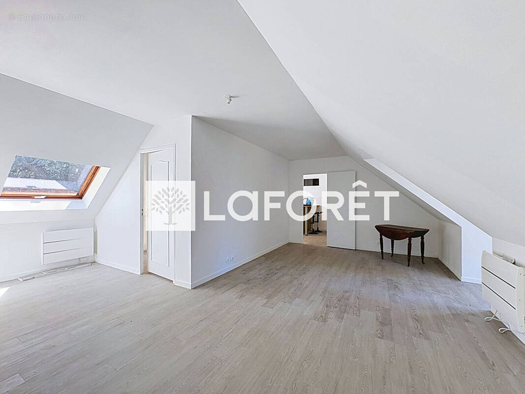 Appartement à MOISSY-CRAMAYEL