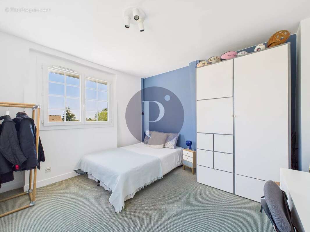 Maison à VERRIERES-LE-BUISSON