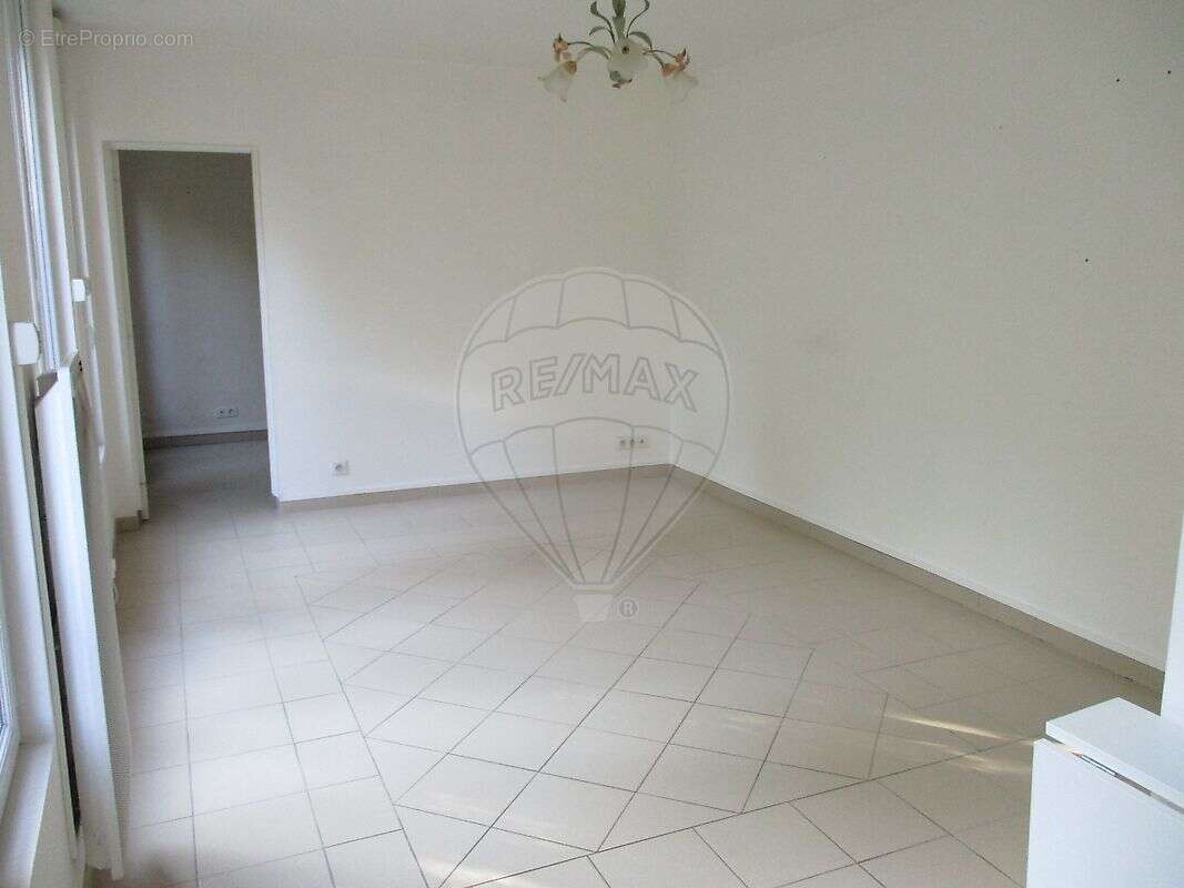 Autre à MONTEREAU-FAULT-YONNE