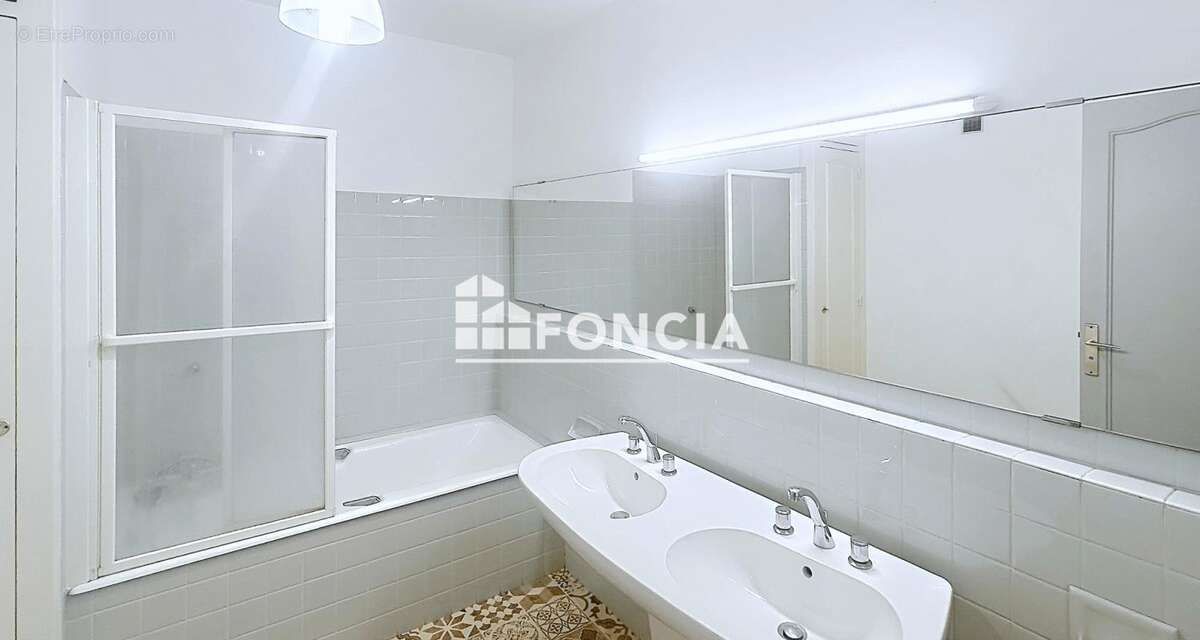 Port - Grand T4 avec ascenseur, balcon, parking et cave - photo 10