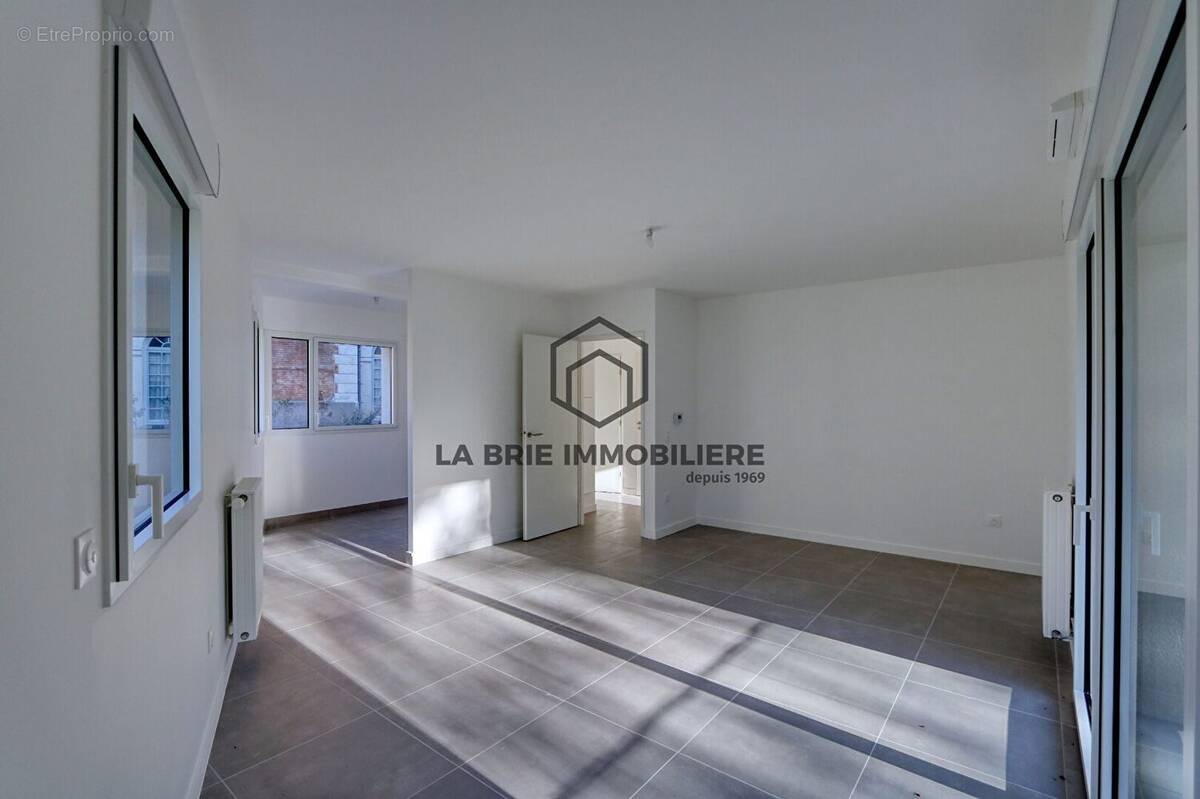 Appartement à RUBELLES