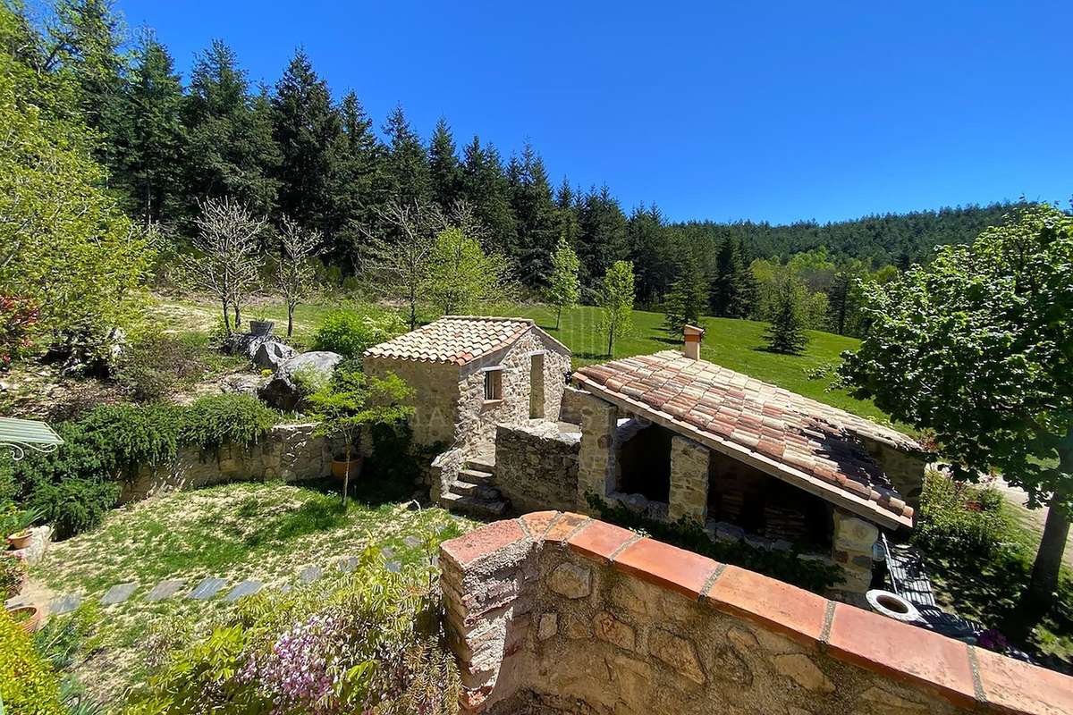 Maison à SAINT-LAURENT-DE-CERDANS