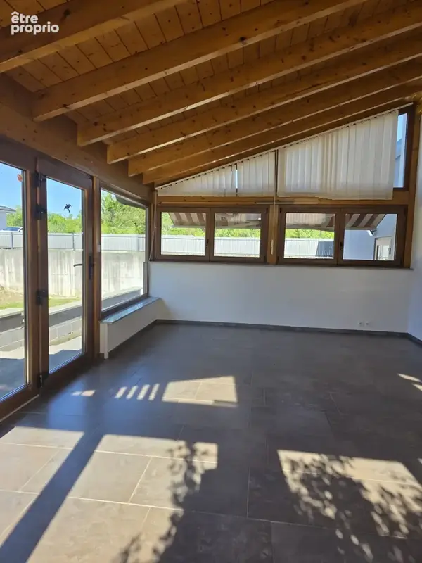 Maison individuelle avec véranda, jardin et garage - photo 3