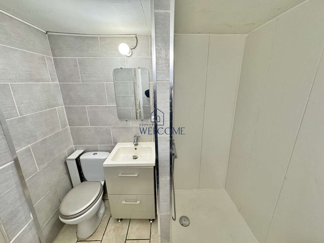 Appartement à BAGNOLS-SUR-CEZE
