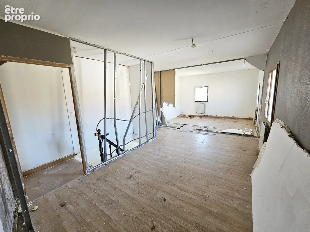 Immeuble de rapport, 5 lots : 4 logements et 1 commerce, dont 2 déjà loués, rendement 14,5% travaux compris - photo 16