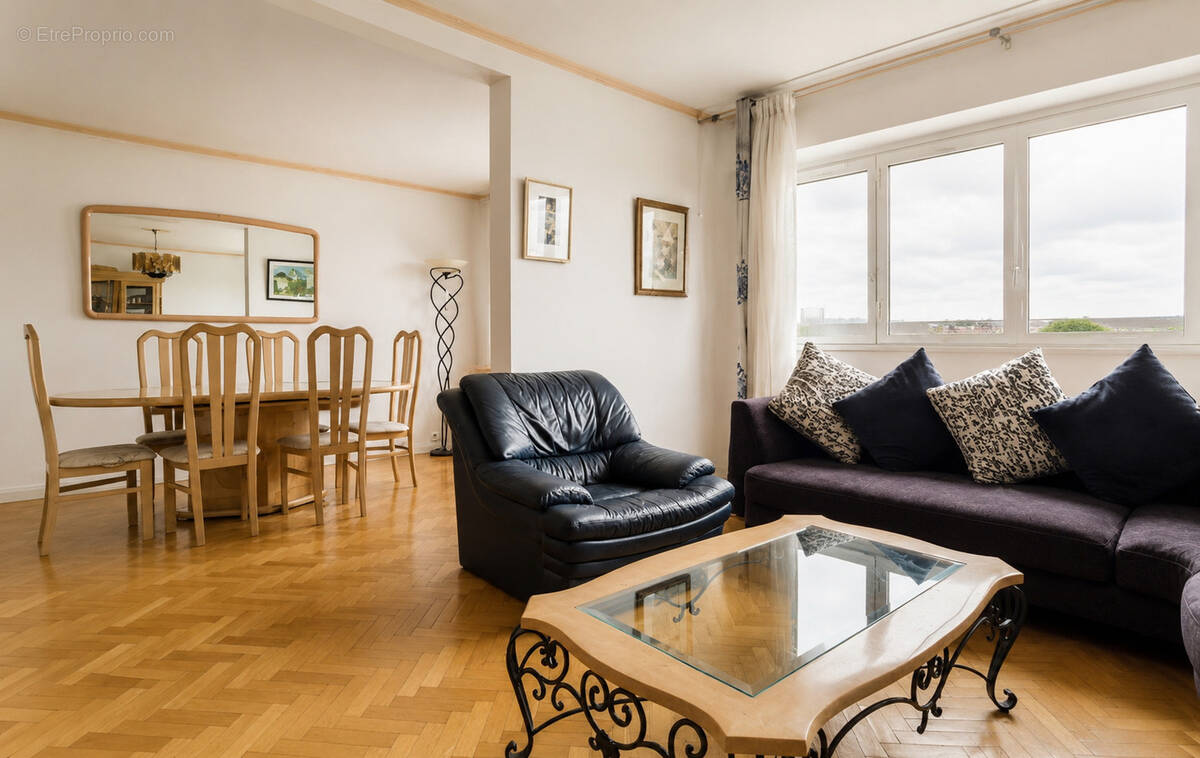 Appartement à COURBEVOIE