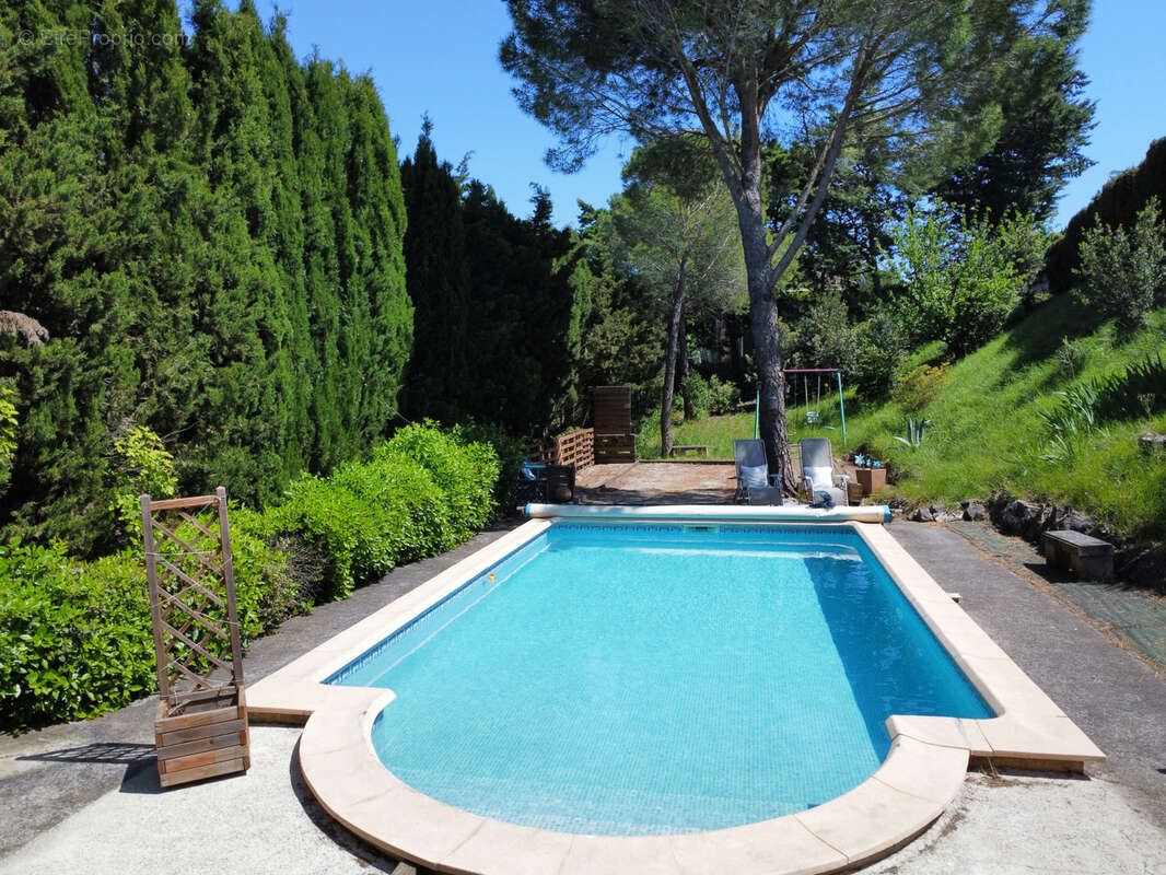 Un cadre de vie rare entre pinède, vue dégagée et douceur de vivre - photo 4