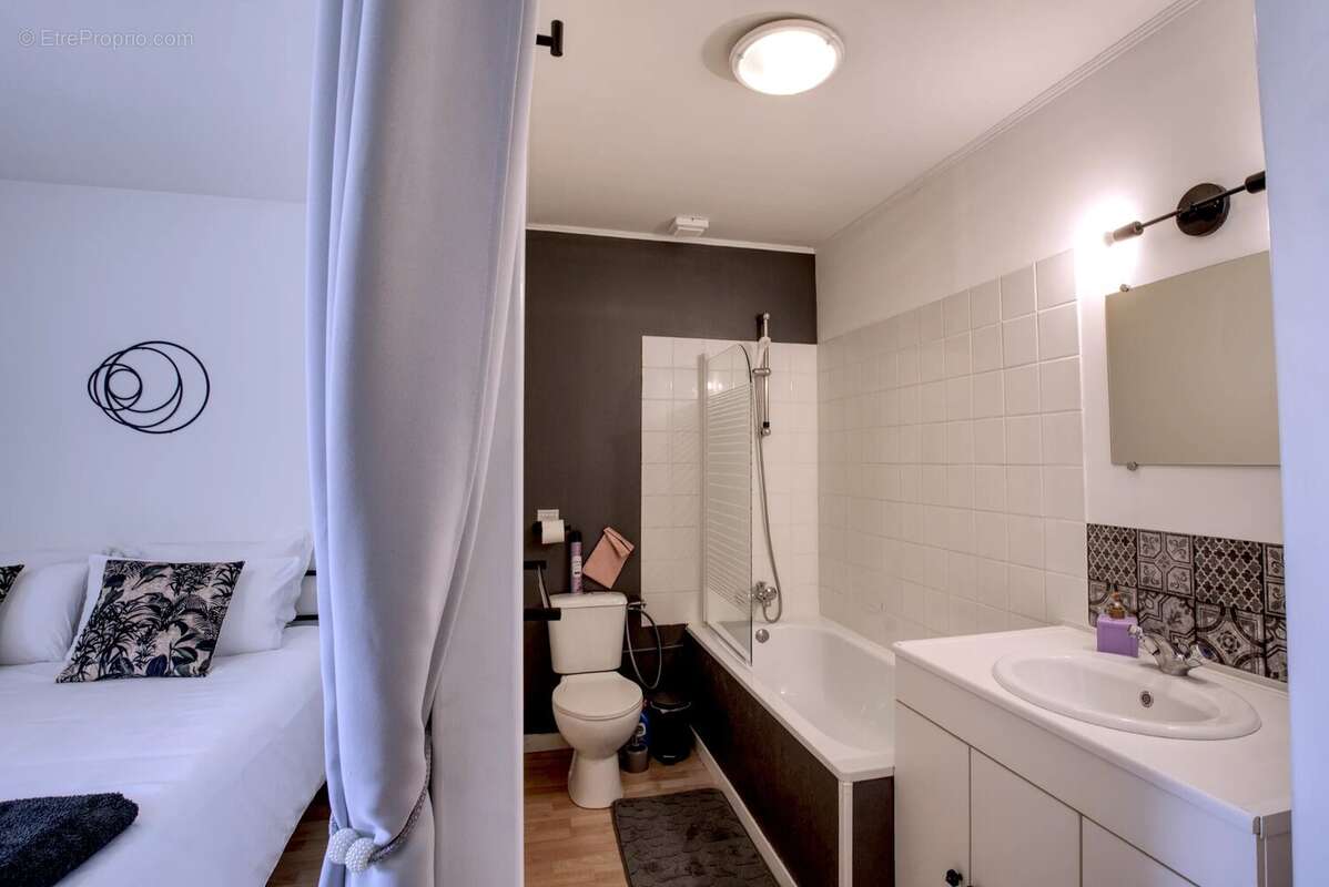 Maison en pierre spacieuse avec grand gîte (4/6 chambres) au cœur d’un village recherché - photo 8