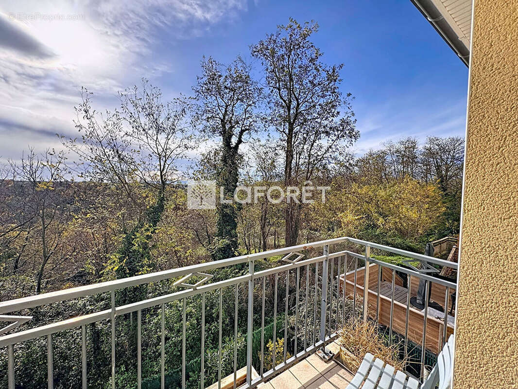 Appartement à ARS-SUR-FORMANS