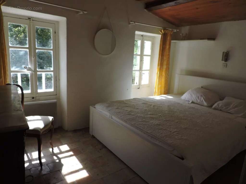 Maison à ENTREVAUX
