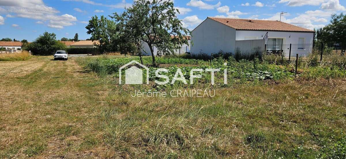 Terrain 754 m² à Le Bernard  - photo 3