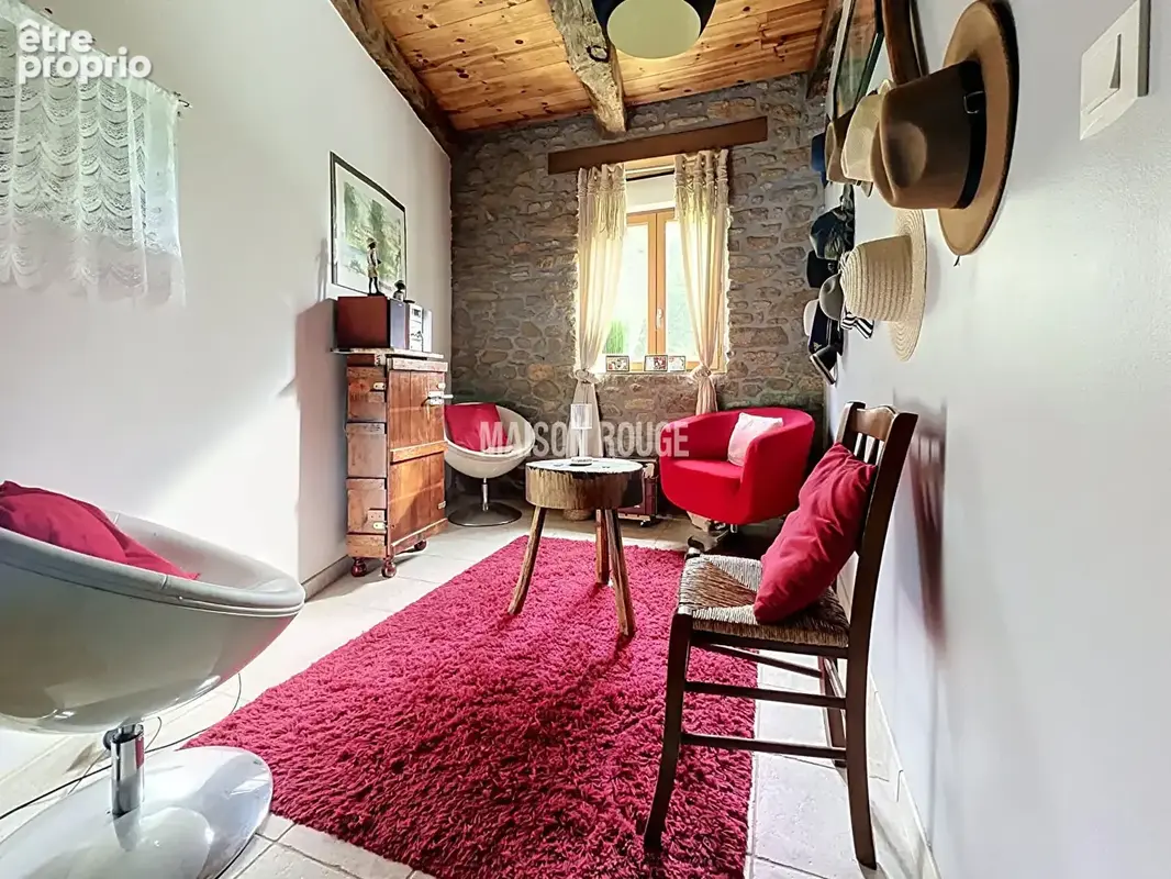 Maison en pierre rénovée avec piscine chauffée sur 3 200 m² de terrain à Val Couesnon - photo 9