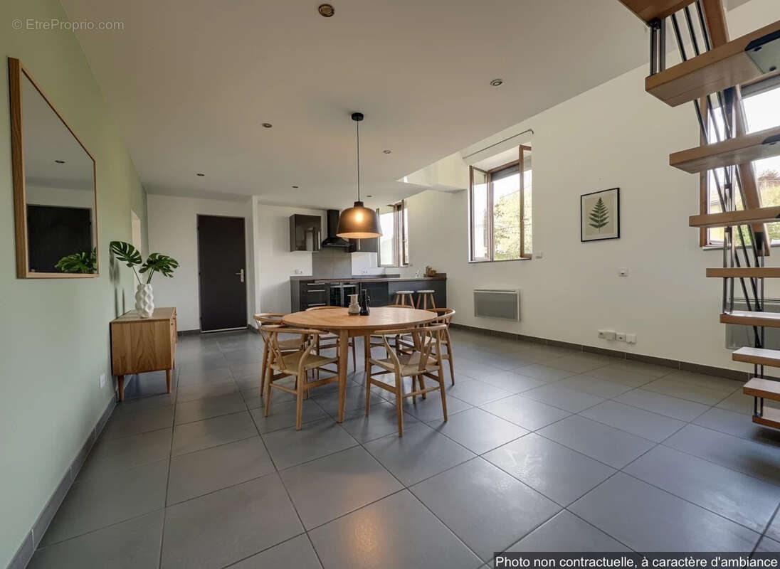 Appartement à L'ARBRESLE