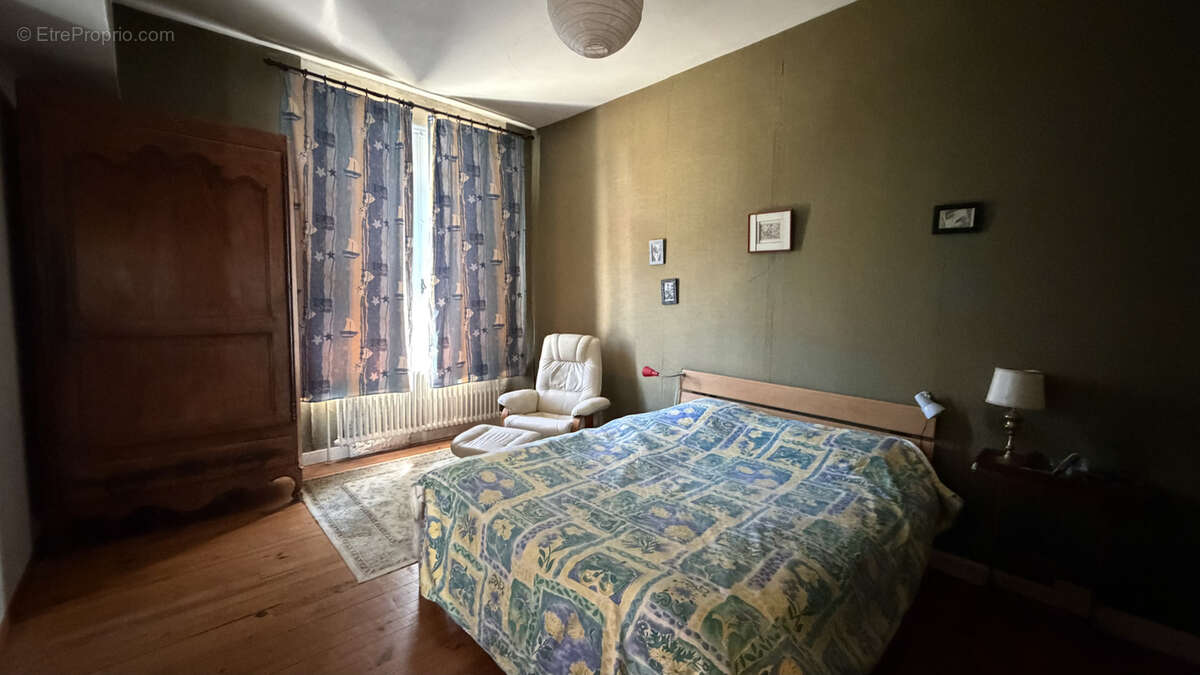 Maison à SAINT-JEAN-D'ANGELY