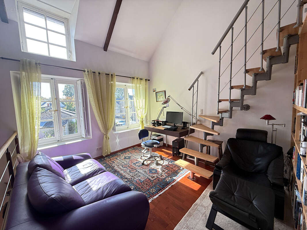 Maison à LANGROLAY-SUR-RANCE