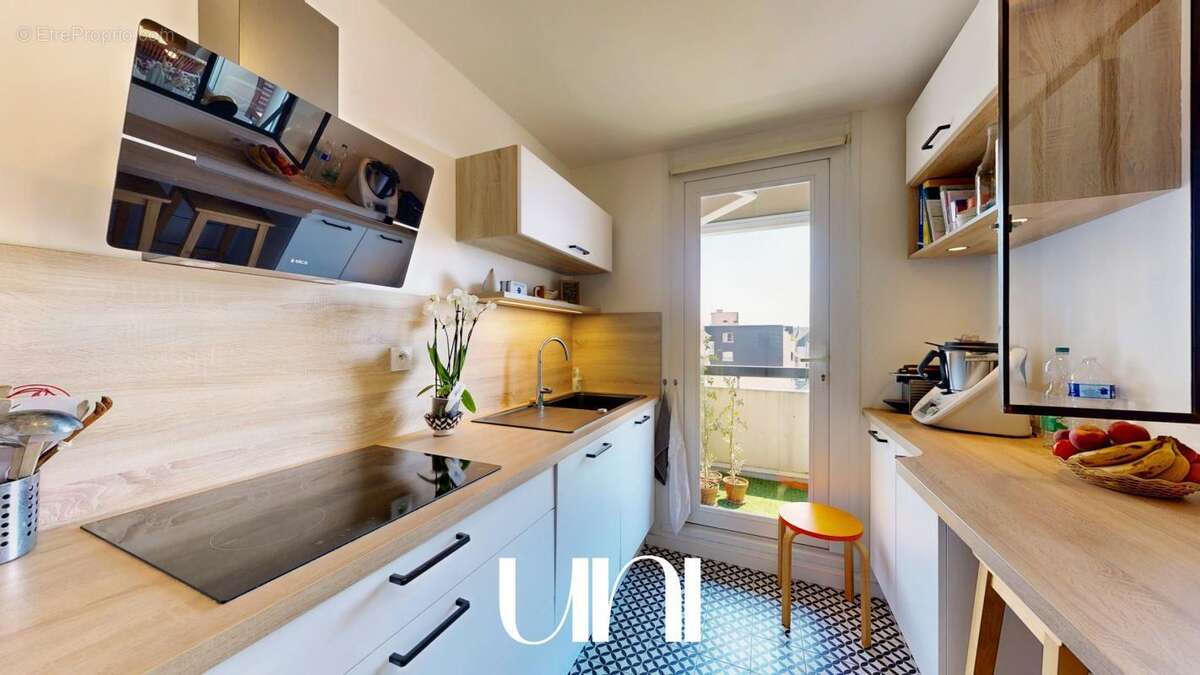 Appartement 5 pièces de 98 m2 avec caves, balcon, ascenseur et parkings - CAEN Saint-Gilles - photo 14