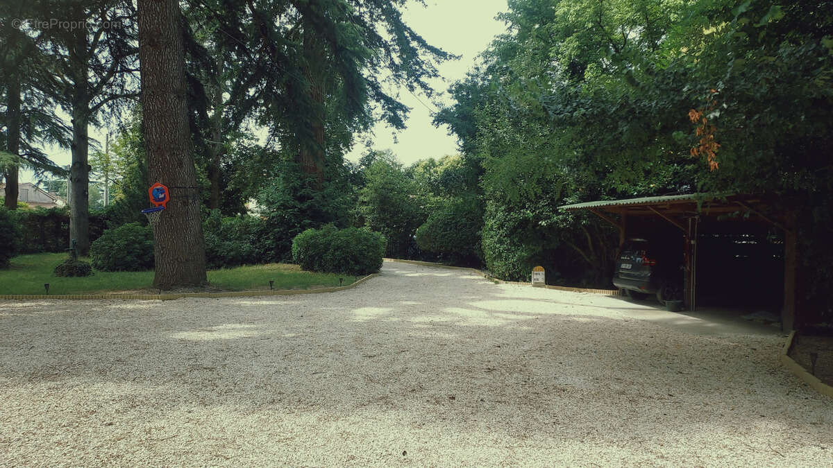 CHARMANTE PROPRIETE avec parc en plein centre de Bergerac - photo 18