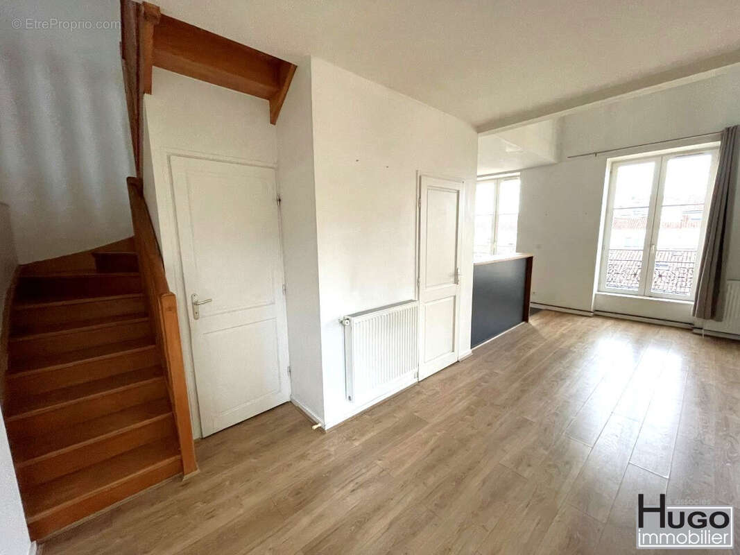 Déjà vendu par l'agence !!! bordeaux- proche du lycee montaigne et de la victoire- appartement t2 duplex libre ! - photo 5