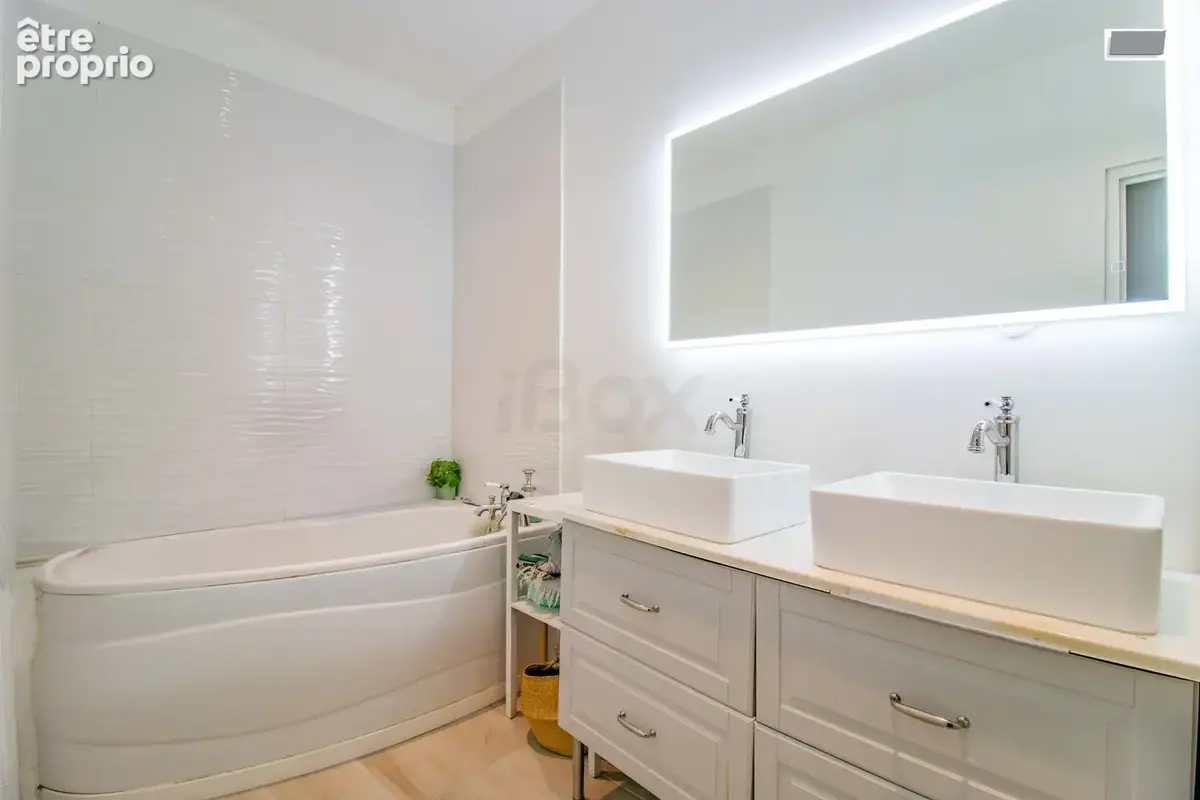 Toulon centre - tres bel appartement renove 3 chambres - photo 18