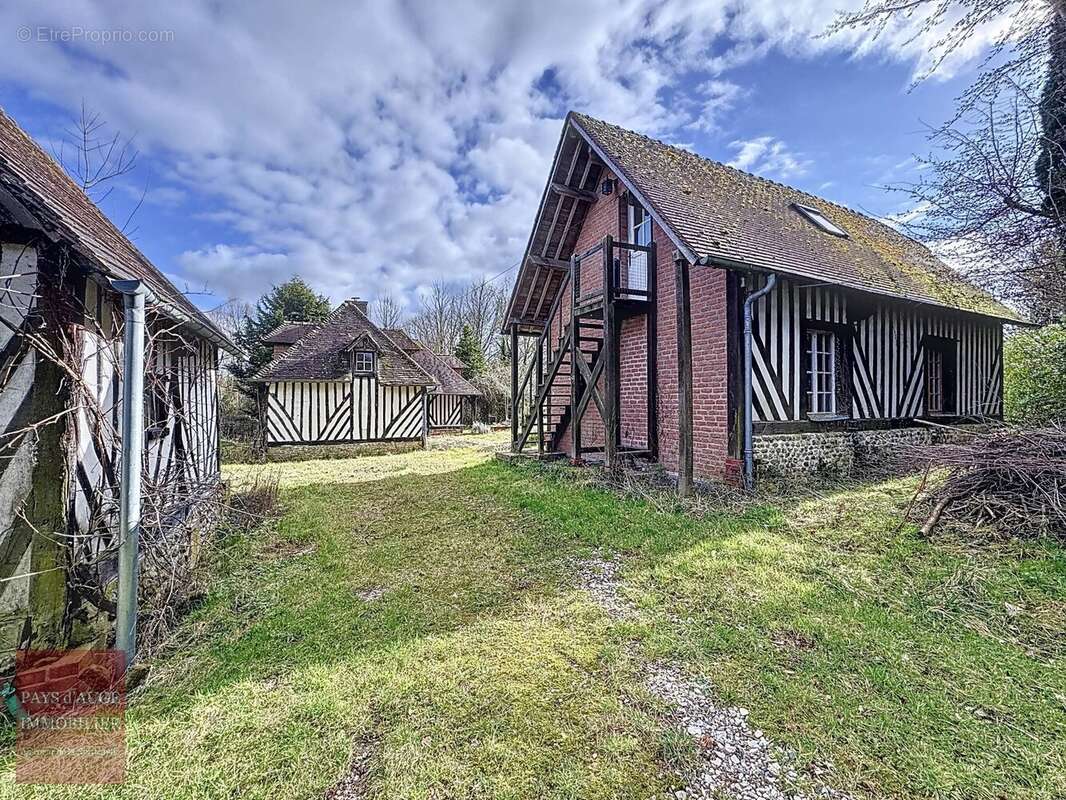 Maison à SAINT-GEORGES-EN-AUGE