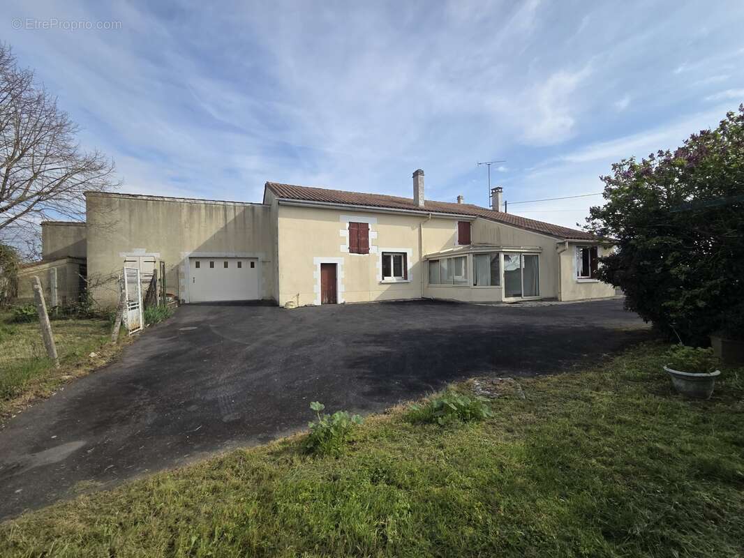 Appartement à HIERSAC