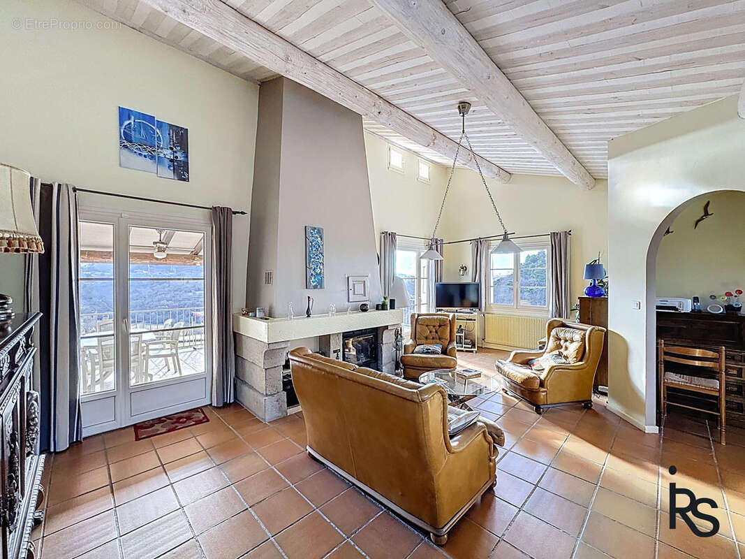 Maison à SAINT-ETIENNE-DE-BOULOGNE