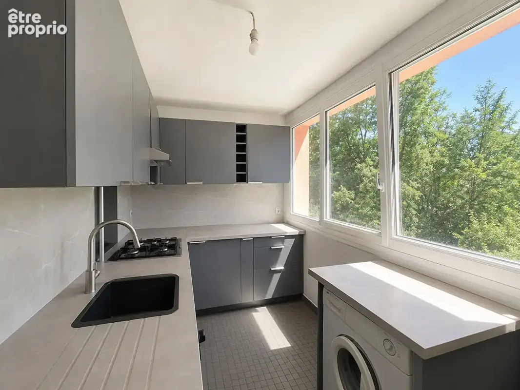 Appartement 5 pièces 65 m² à vendre à Avon (77210) - photo 2