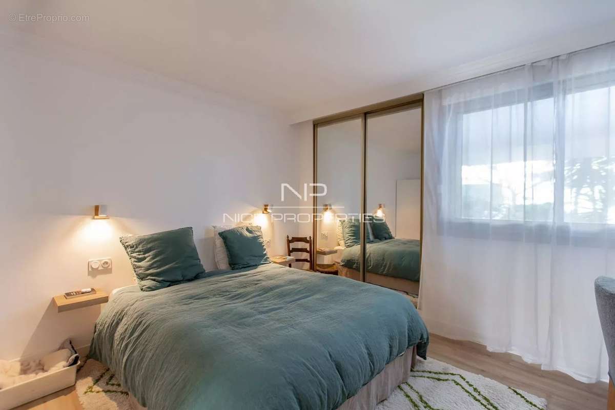 Appartement à SAINT-LAURENT-DU-VAR