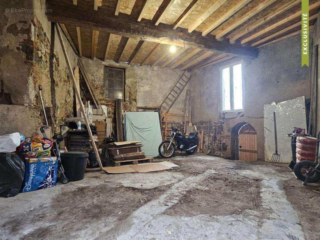 Parking à PORT-SAINTE-MARIE