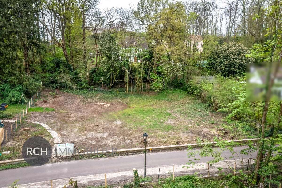 Terrain à MONTFORT-L'AMAURY