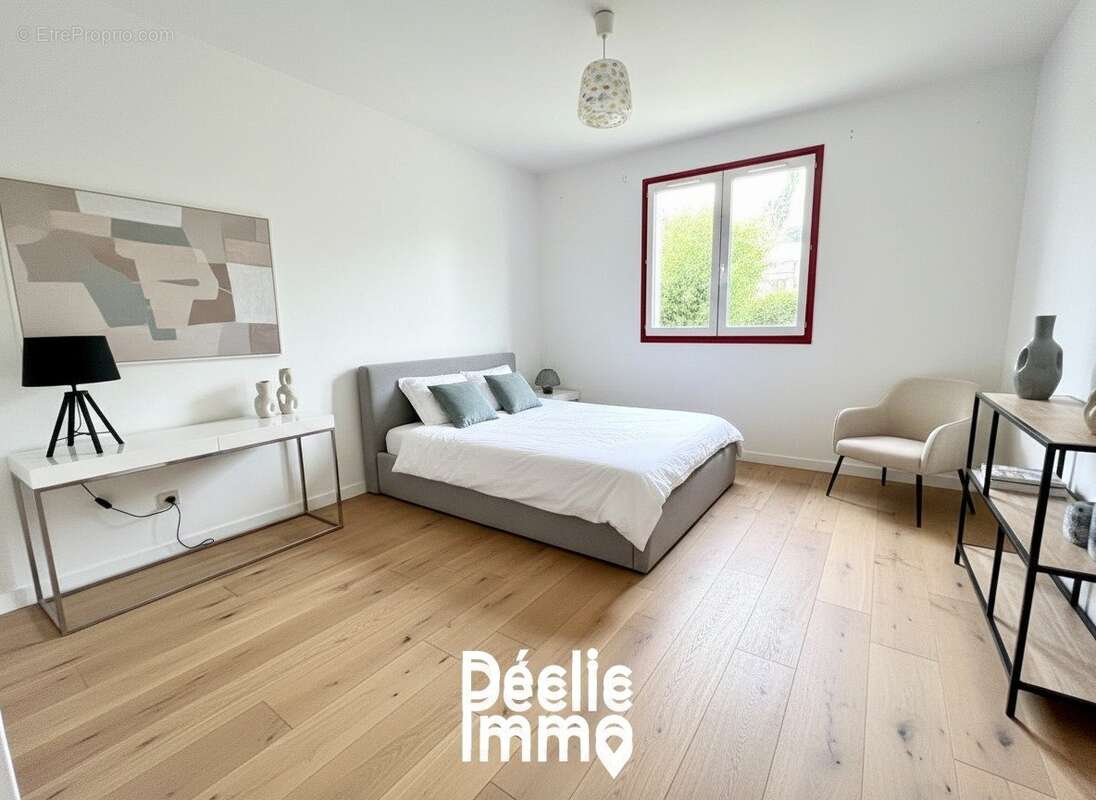 Maison à SAINT-CLEMENT-DE-RIVIERE