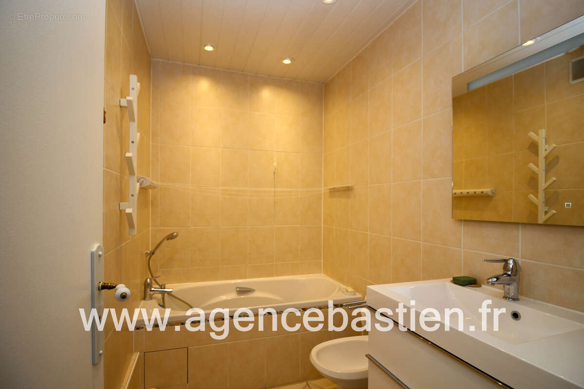 Ferney Voltaire - Appartement 4 pièces de 85 m2 avec parking et cave - photo 7