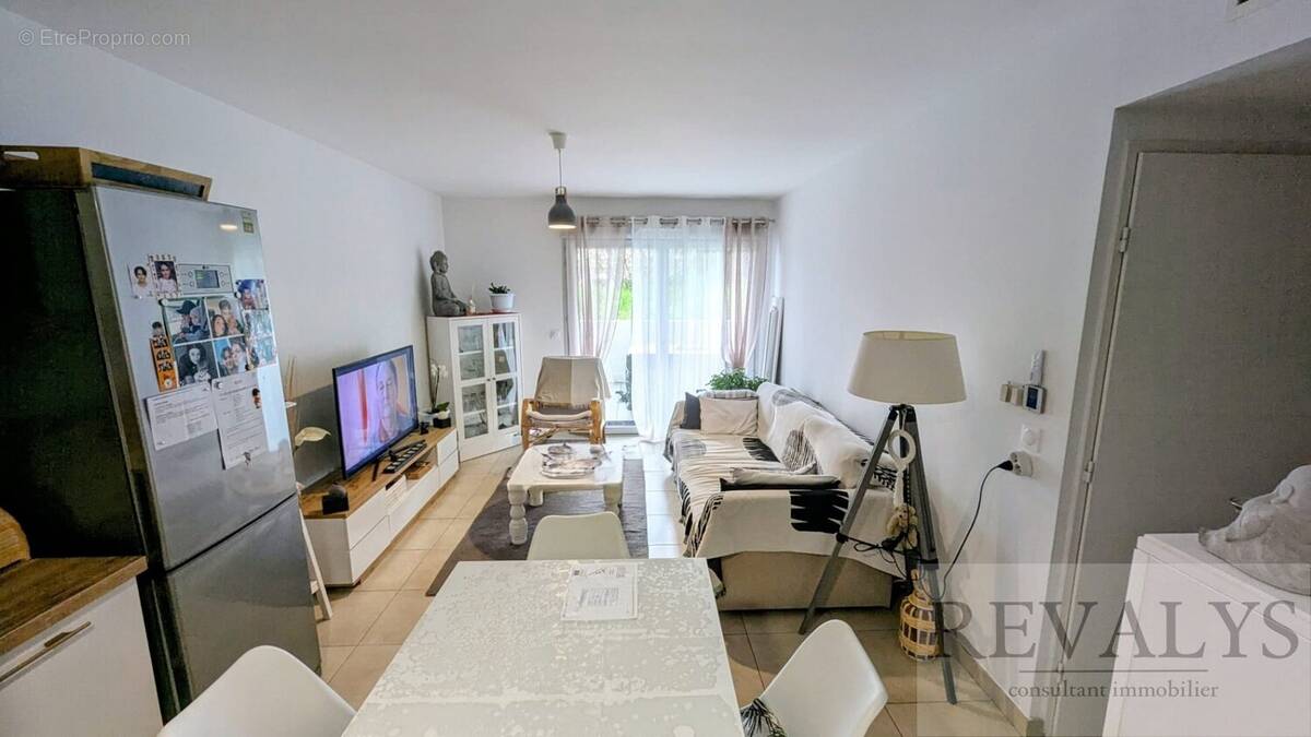 Appartement à CHATEAUNEUF-VILLEVIEILLE
