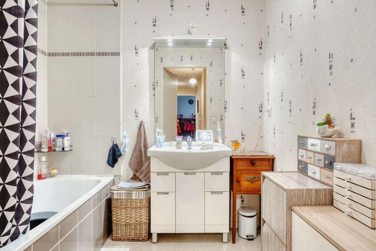 Appartement à VAL-DE-REUIL